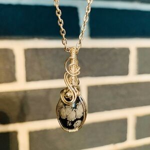 Elegant Silver snowflake obsidian Necklace